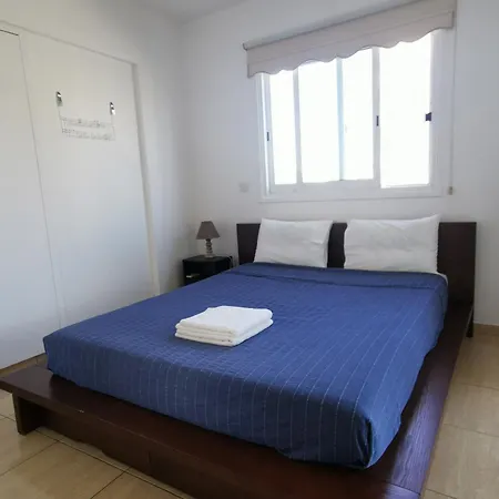 Carisa Downtown With Rooftop Pool Apartament Larnaca