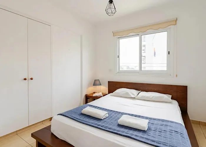 Carisa Downtown With Rooftop Pool Larnaca