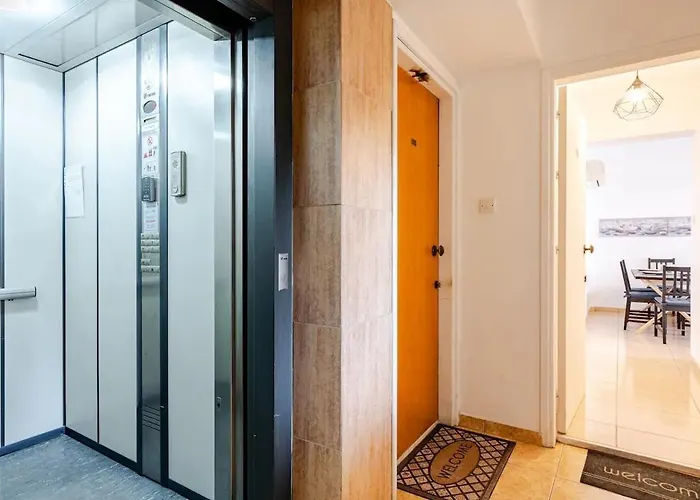 Carisa Downtown With Rooftop Pool * Larnaca