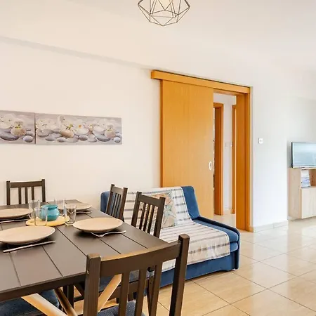 Must - Downtown By St. Lazarus Apartment *