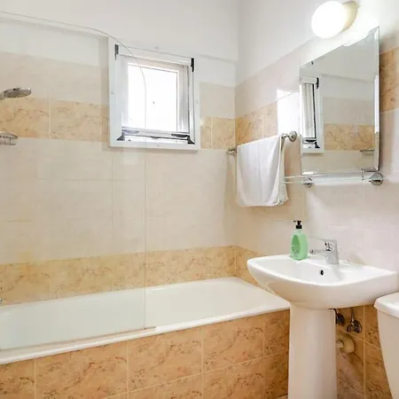 Must - Downtown By St. Lazarus Apartment Larnaca