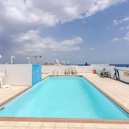דירה Carisa Downtown With Rooftop Pool לרנקה