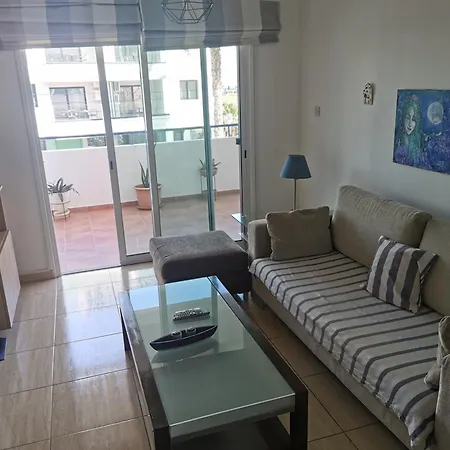 Carisa Downtown With Rooftop Pool Διαμέρισμα Λάρνακα