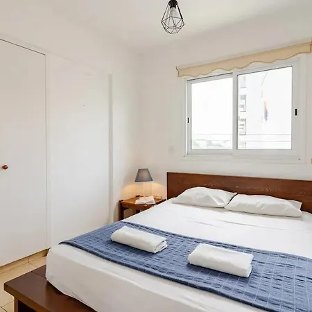 Carisa Downtown With Rooftop Pool Λάρνακα