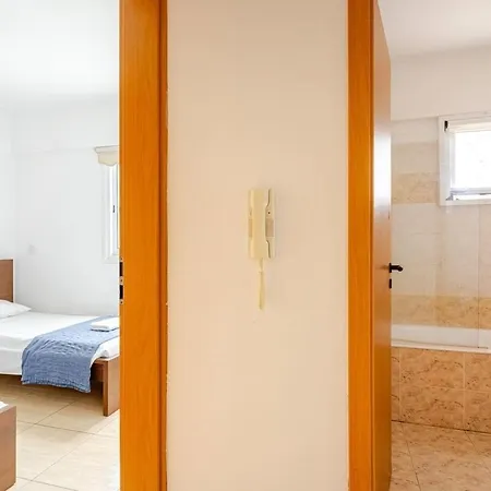 Carisa Downtown With Rooftop Pool דירה *