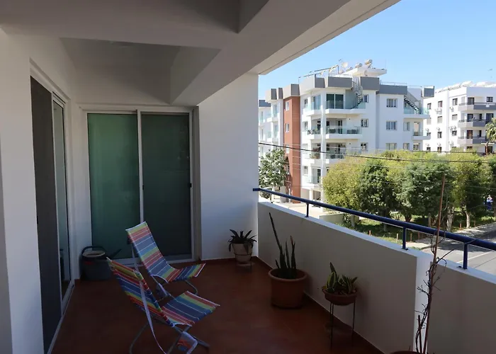 Carisa Downtown With Rooftop Pool Daire